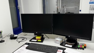 2 Widescreen-TFT-Monitore HP, 23 Zoll mit Dockingstation HP